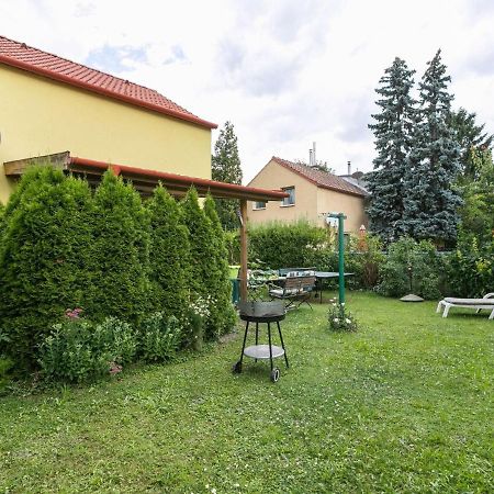 Lively Holiday Home In Wien With Private Garden 외부 사진